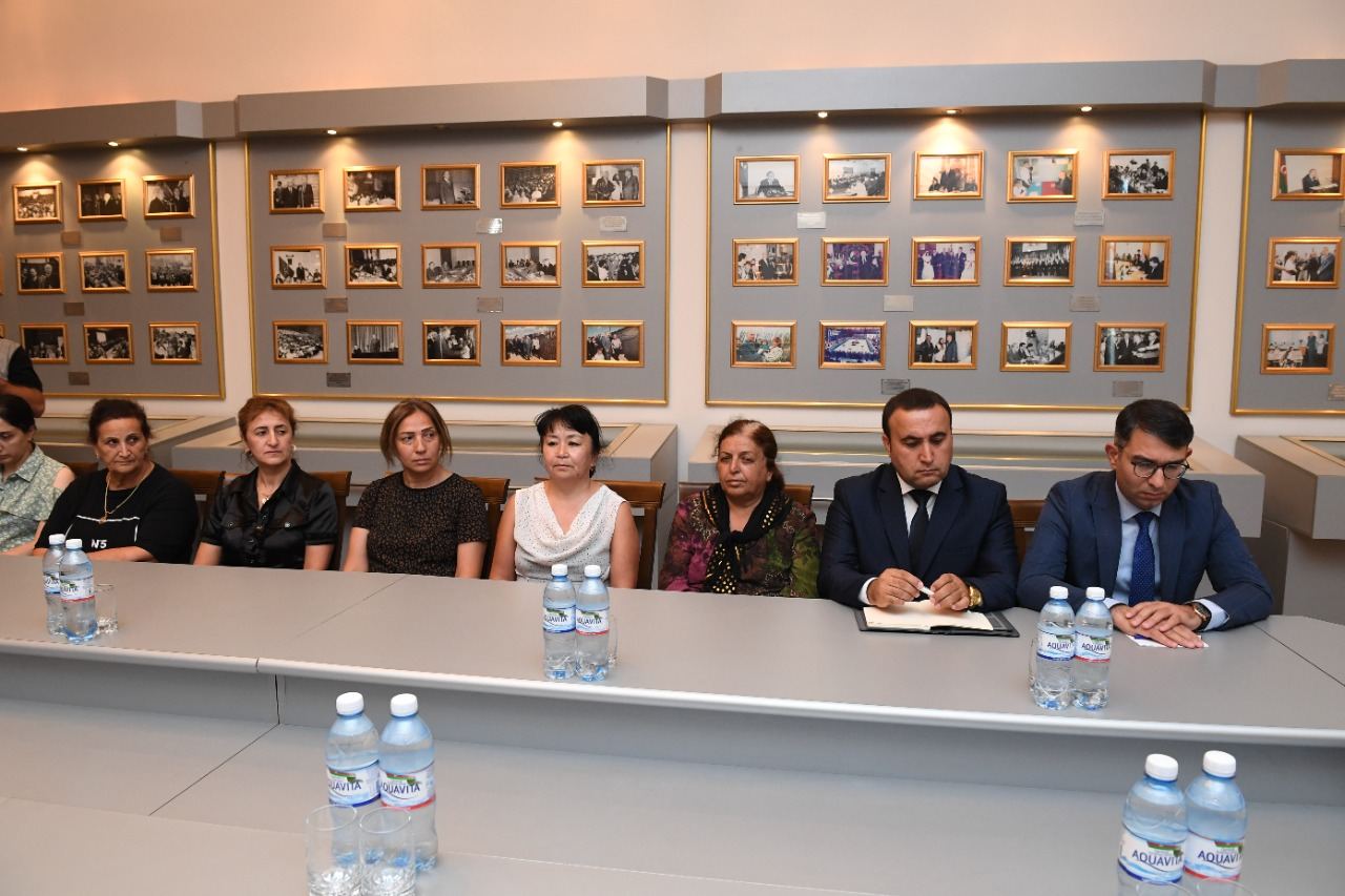 В госкомитете Азербайджана прошла встреча с вынужденными переселенцами, которые вернутся в город Лачин, села Забух и Сус (ФОТО)
