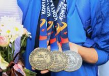 Gimnastlarımız İslamiadadan vətənə medallarla qayıdıblar (FOTO)