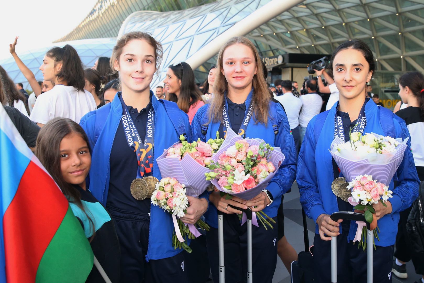 Азербайджанские гимнасты–медалисты Исламиады вернулись с наградами на родину (ФОТО)