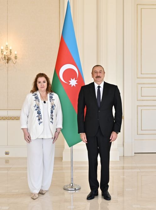 President Ilham Aliyev receives credentials of incoming Argentina's ambassador (PHOTO/VIDEO)