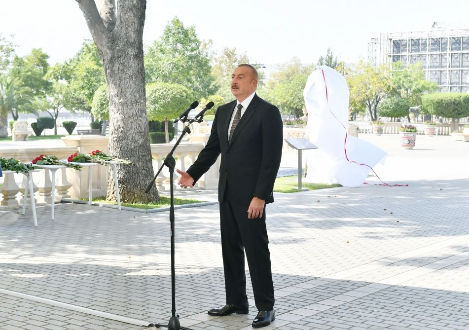 Президент Ильхам Алиев: Гейдар Алиев уделял очень большое внимание деятельности Муслима Магомаева, проявлял большую заботу о нем