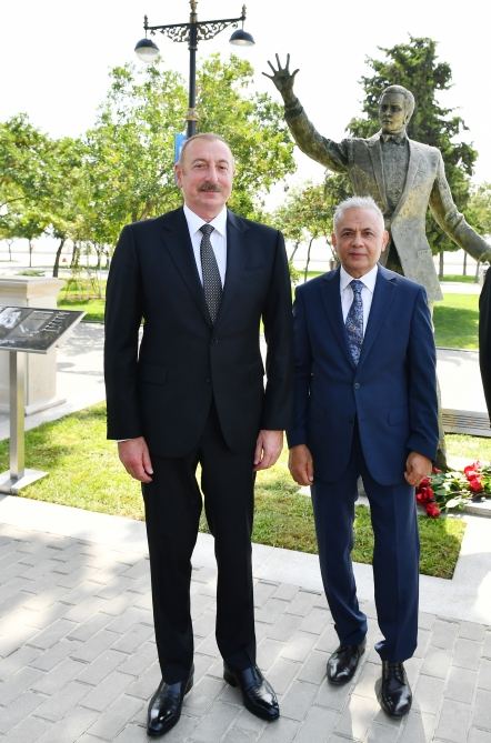 President Ilham Aliyev and First Lady Mehriban Aliyeva attend unveiling ceremony for monument to world-renowned singer Muslum Magomayev (PHOTO/VIDEO)