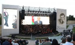 Президент Ильхам Алиев и Первая леди Мехрибан Алиева приняли участие в вечере памяти, посвященном 80-летнему юбилею Муслима Магомаева (ФОТО/ВИДЕО)