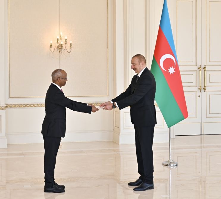 President Ilham Aliyev accepts credentials of incoming ambassador of Ethiopia (PHOTO/VIDEO)