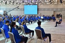 President Ilham Aliyev and First Lady Mehriban Aliyeva met with Azerbaijani athletes who succeeded in 5th Islamic Solidarity Games (PHOTO/VIDEO)
