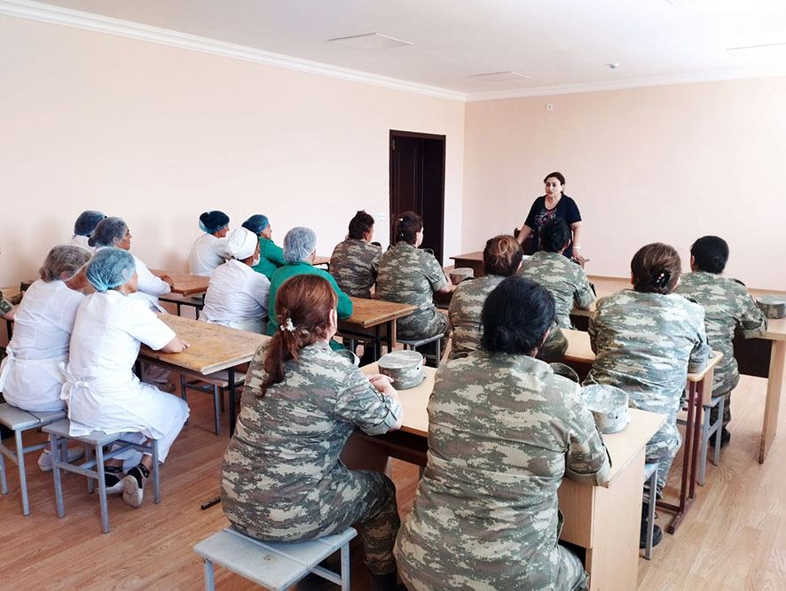 В азербайджанской армии прошли встречи с женщинами-военнослужащими и гражданским персоналом - минобороны (ФОТО)