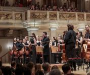 Молодежный симфонический оркестр Польши выступил в Германии под управлением азербайджанского дирижера (ФОТО)