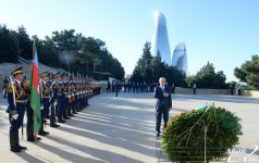 Kazakhstan's President Tokayev pays respect to Azerbaijani martyrs (PHOTO)