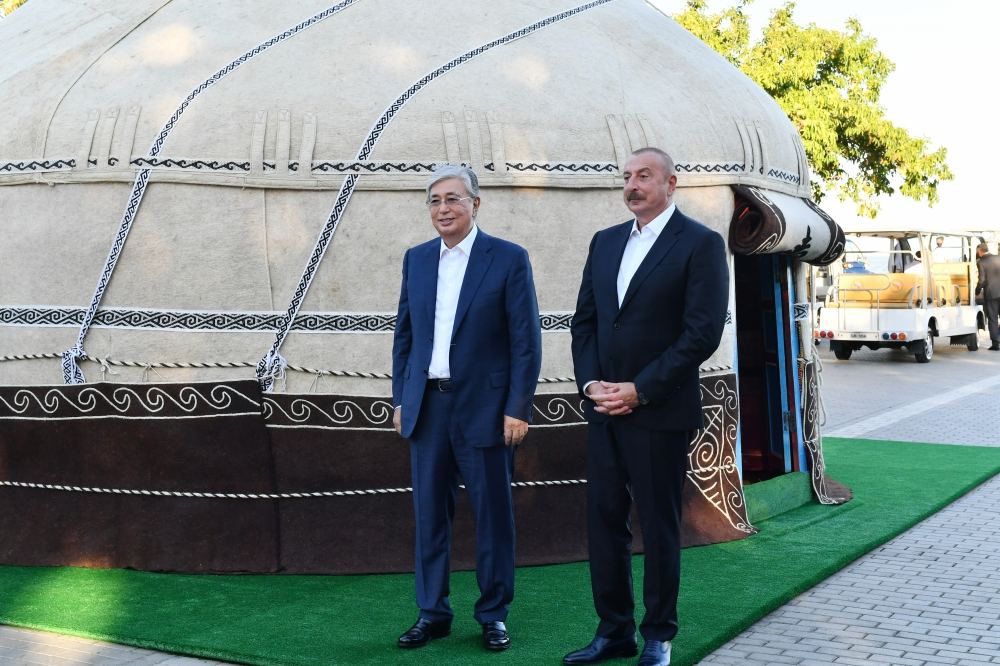 Presidents of Azerbaijan and Kazakhstan view “Kazakh yurt” installed at Seaside National Park (PHOTO)