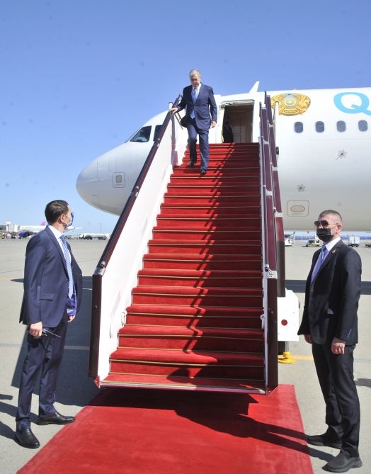 Kazakh President Kassym-Jomart Tokayev arrives in Azerbaijan for official visit (PHOTO)