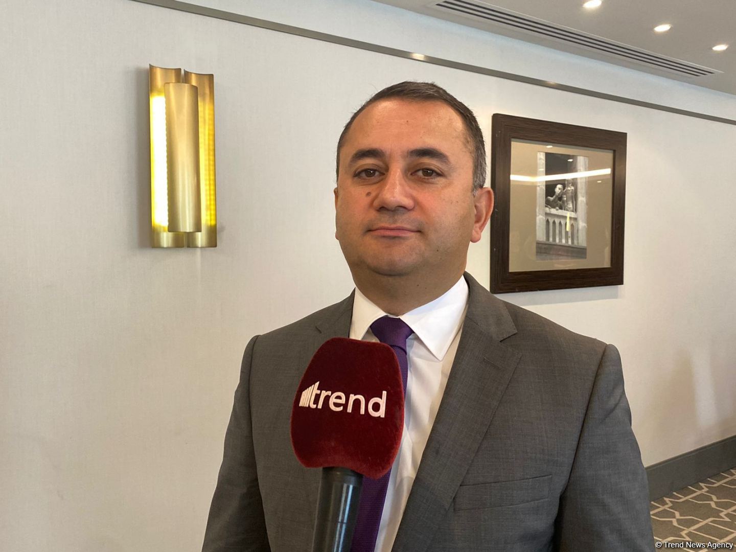 Azerbaijani official talks on strategies to develop and support education