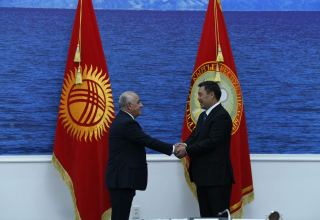 Премьер-министр Али Асадов встретился в городе Чолпон-Ата с Президентом Кыргызстана Садыром Жапаровым (ФОТО)