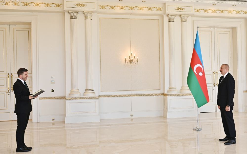 President Ilham Aliyev receives credentials of newly-appointed ambassador of Bosnia and Herzegovina (PHOTO)