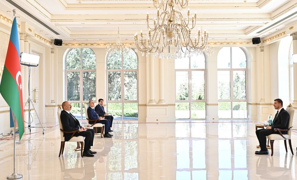 President Ilham Aliyev receives credentials of newly-appointed ambassador of Bosnia and Herzegovina (PHOTO)