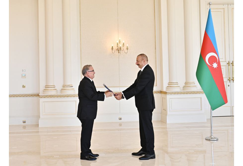 President Ilham Aliyev receives credentials of newly-appointed ambassador of Dominican Republic (PHOTO)