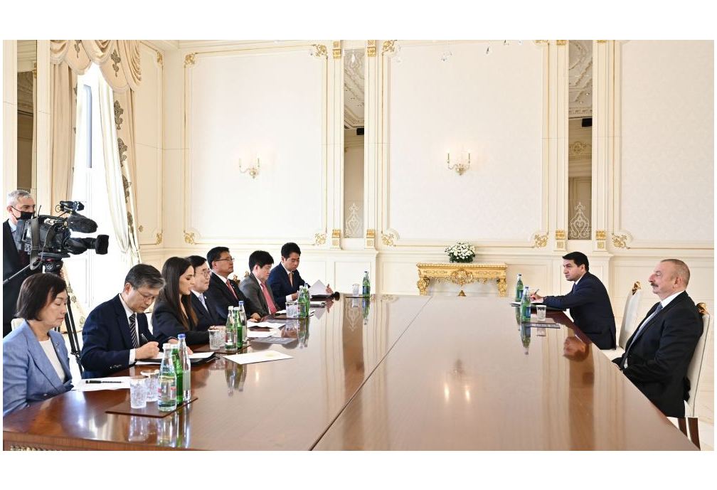 President Ilham Aliyev receives Special Representative of President of Republic of Korea (PHOTO)