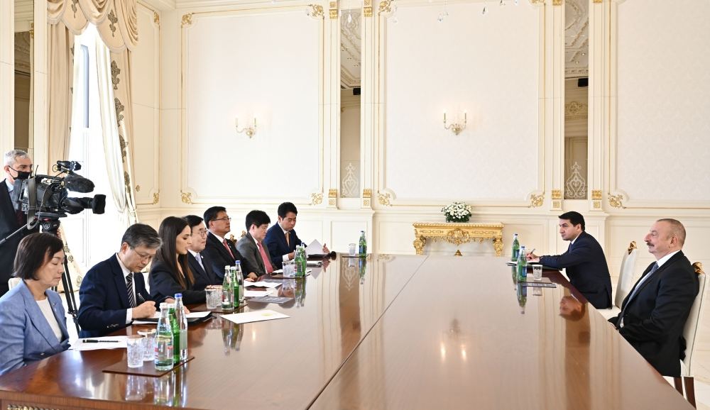 President Ilham Aliyev receives Special Representative of President of Republic of Korea (PHOTO)