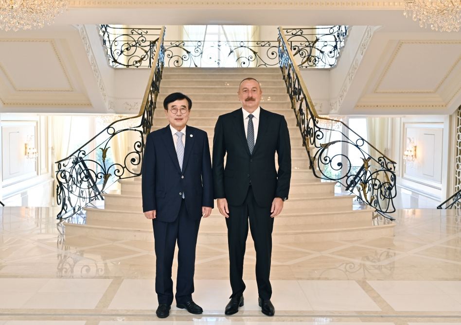 President Ilham Aliyev receives Special Representative of President of Republic of Korea (PHOTO)