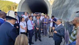 Diplomatlar Əhmədbəyli-Füzuli-Şuşa avtomobil yolu üzərində tikintisi başa çatmaqda olan tunelə baxış keçirib (FOTO)
