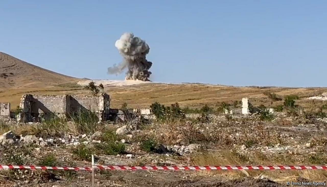 Diplomatlar Füzulidə minaların zərərsizləşdirilməsi prosesini izləyiblər (FOTO/VİDEO)