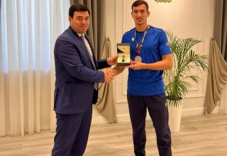 Elnur Rzayev İslamiadanın gümüş medalçısı ilə görüşüb (FOTO)