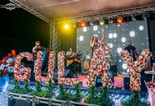 Концерт Гюлай Зейналлы "превратился" в цветочную оранжерею (ВИДЕО, ФОТО)