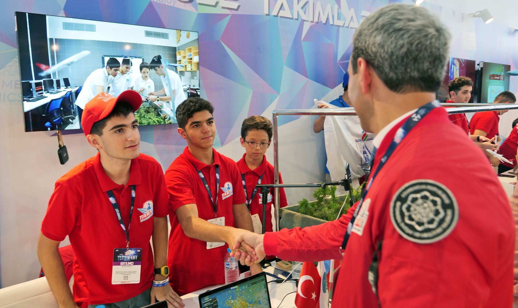 Azərbaycan Türkiyədə keçirilən “Teknofest 2022”də milli pavilyonla təmsil olunur (FOTO)