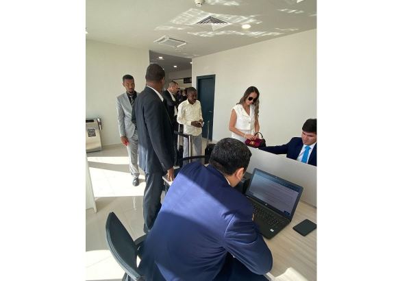Füzuli hava limanında ilk dəfə “ASAN Viza” sistemi vasitəsilə vizalar rəsmiləşdirilib (FOTO)