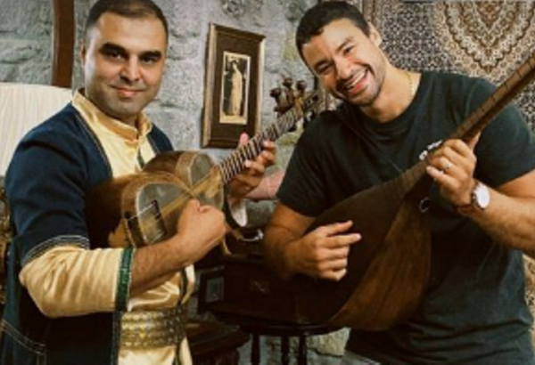 Ичеришехер, бульвар и азербайджанские национальные инструменты – Как сын Жан-Клода Ван Дамма проводит время в Баку  (ФОТО)