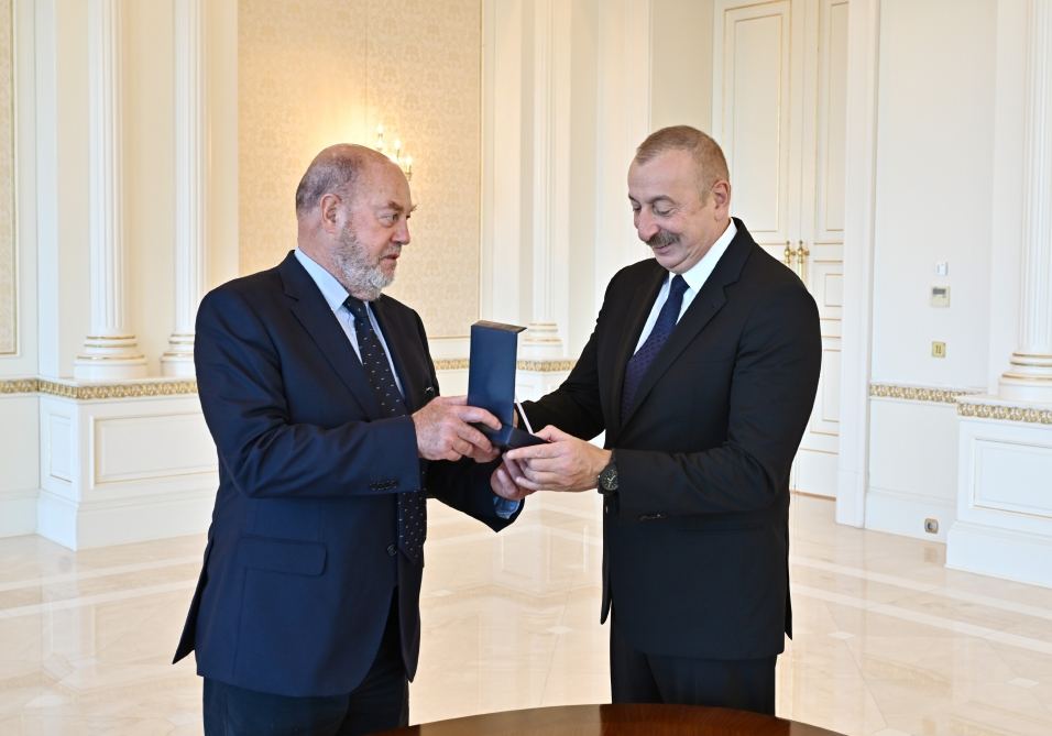 President Ilham Aliyev receives President of World Karate Federation Antonio Espinós (PHOTO)