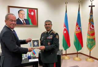 Azerbaijani defense minister meets with his Bosnian counterpart (PHOTO)