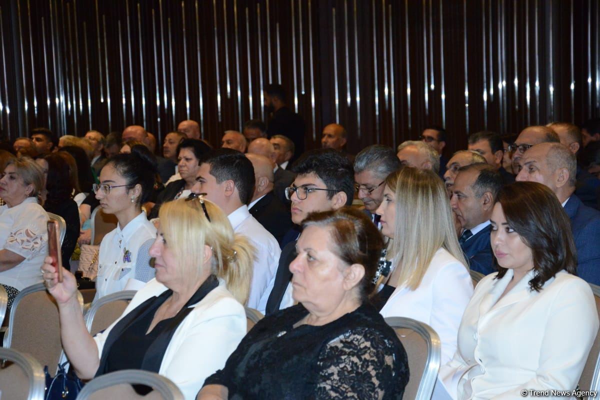 Bakı şəhəri təhsil işçilərinin sentyabr konfransı keçirilir (FOTO)