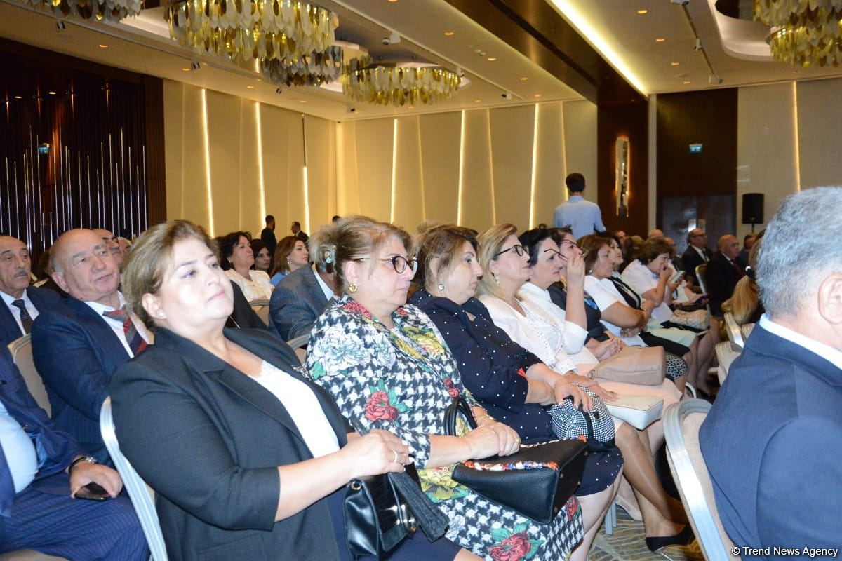 Bakı şəhəri təhsil işçilərinin sentyabr konfransı keçirilir (FOTO)