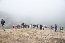 Foreign travelers visit Azerbaijan's Jidir Duzu (PHOTO)