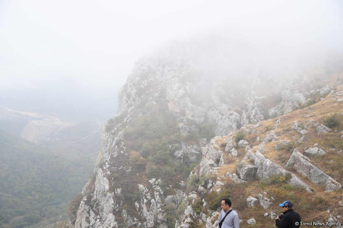 Foreign travelers visit Azerbaijan's Jidir Duzu (PHOTO)