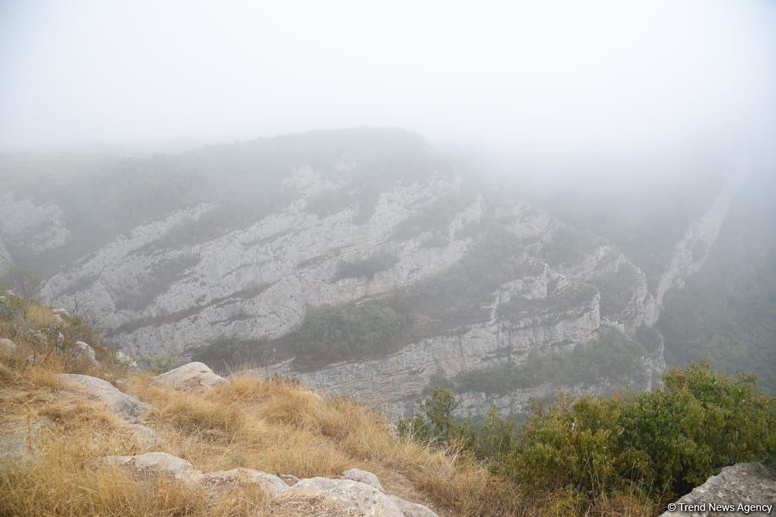 Foreign travelers visit Azerbaijan's Jidir Duzu (PHOTO)