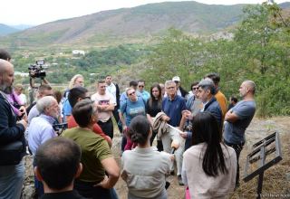 Foreign travelers visit Azykh cave in Azerbaijan's Khojavand (PHOTO)