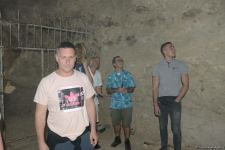Иностранные путешественники посетили Азыхскую пещеру (ФОТО)