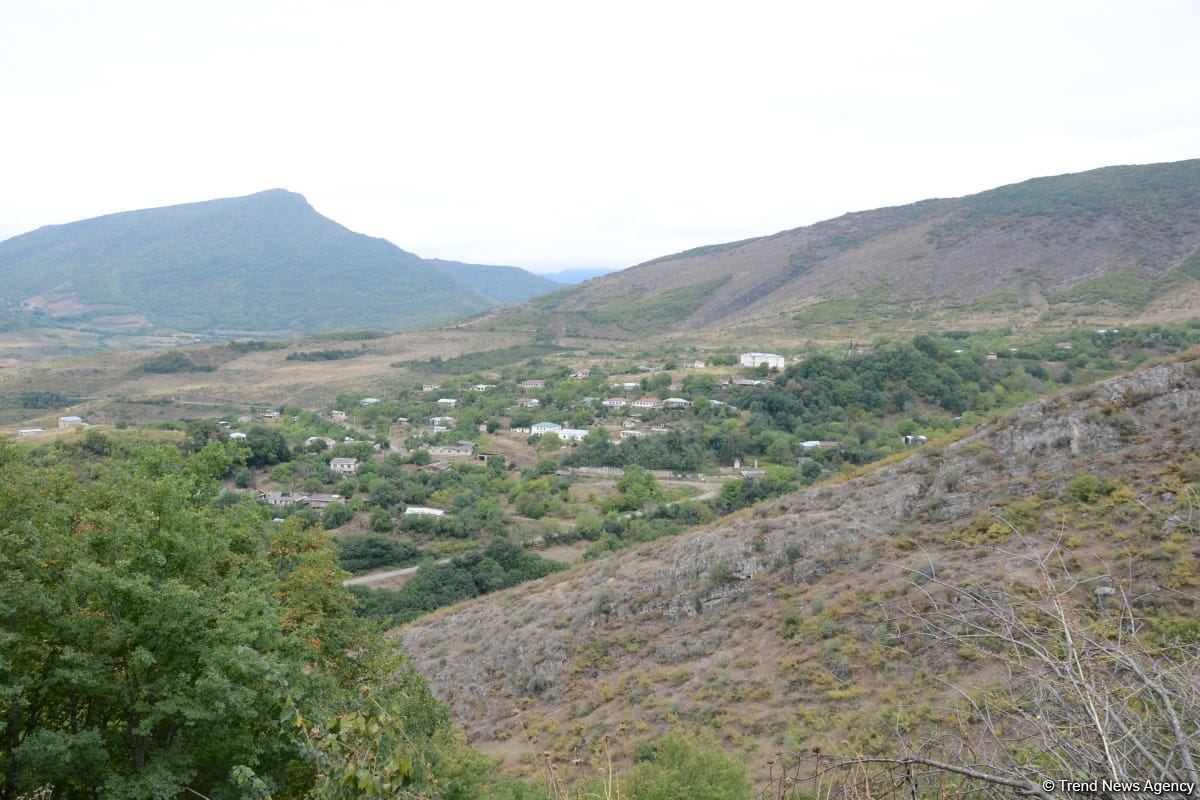 Foreign travelers visit Azykh cave in Azerbaijan's Khojavand (PHOTO)