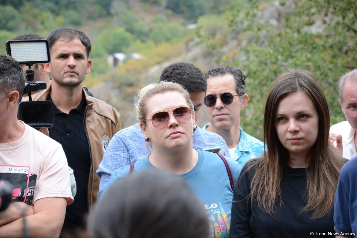 Foreign travelers visit Azykh cave in Azerbaijan's Khojavand (PHOTO)