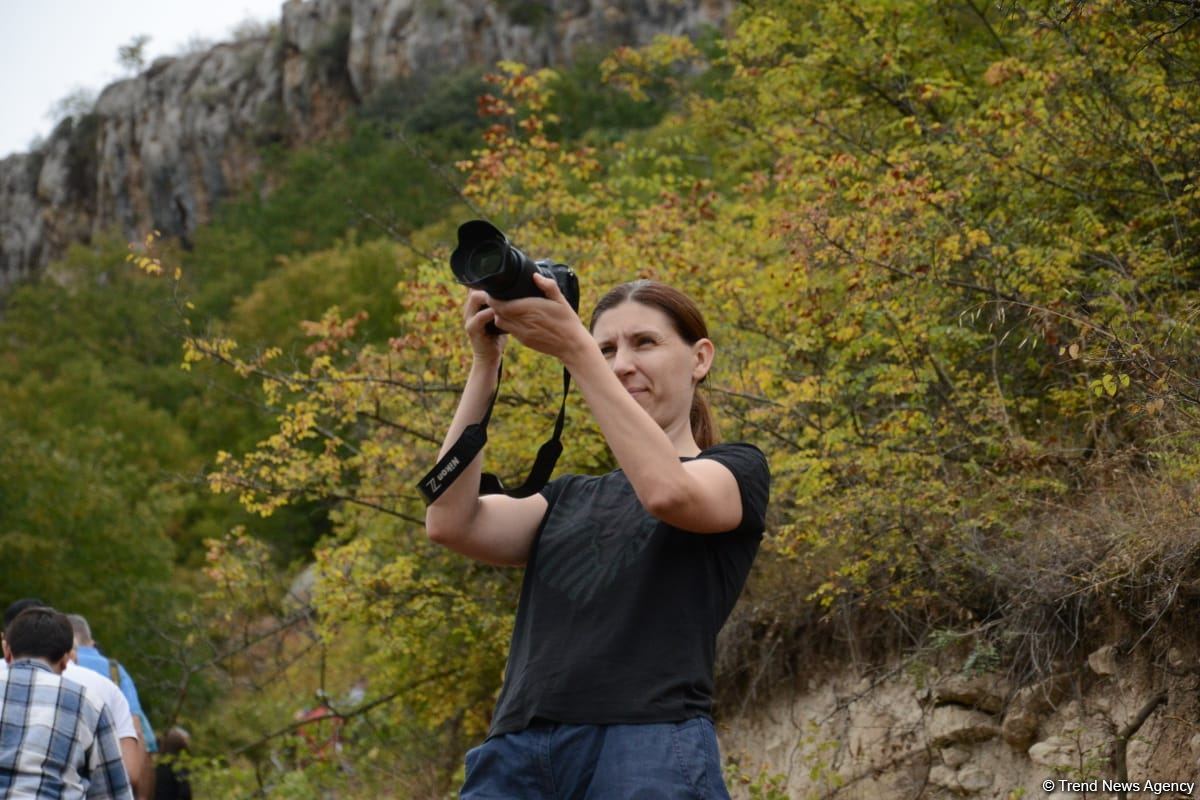 Foreign travelers visit Azykh cave in Azerbaijan's Khojavand (PHOTO)