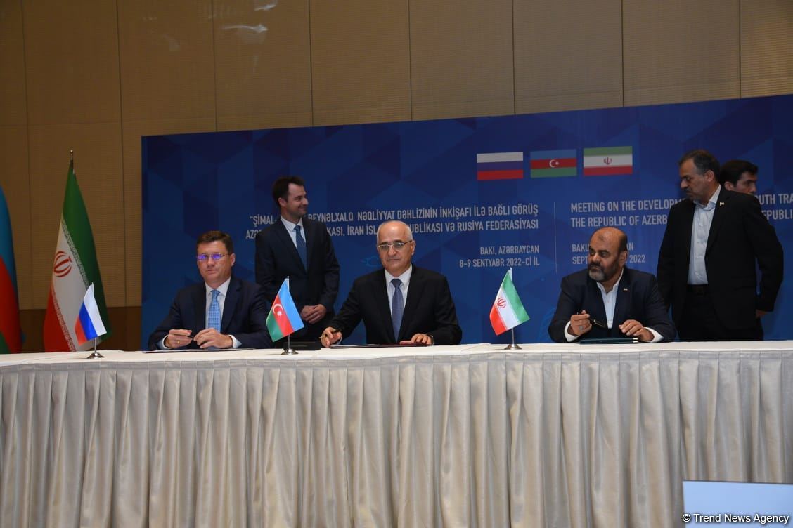 Signing ceremony of declaration on development of the North-South transport corridor held in Baku (PHOTO)