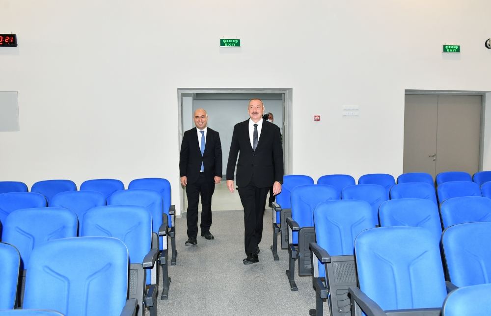 President Ilham Aliyev views conditions created at newly-built school No2 in Saray settlement (PHOTO/VIDEO)