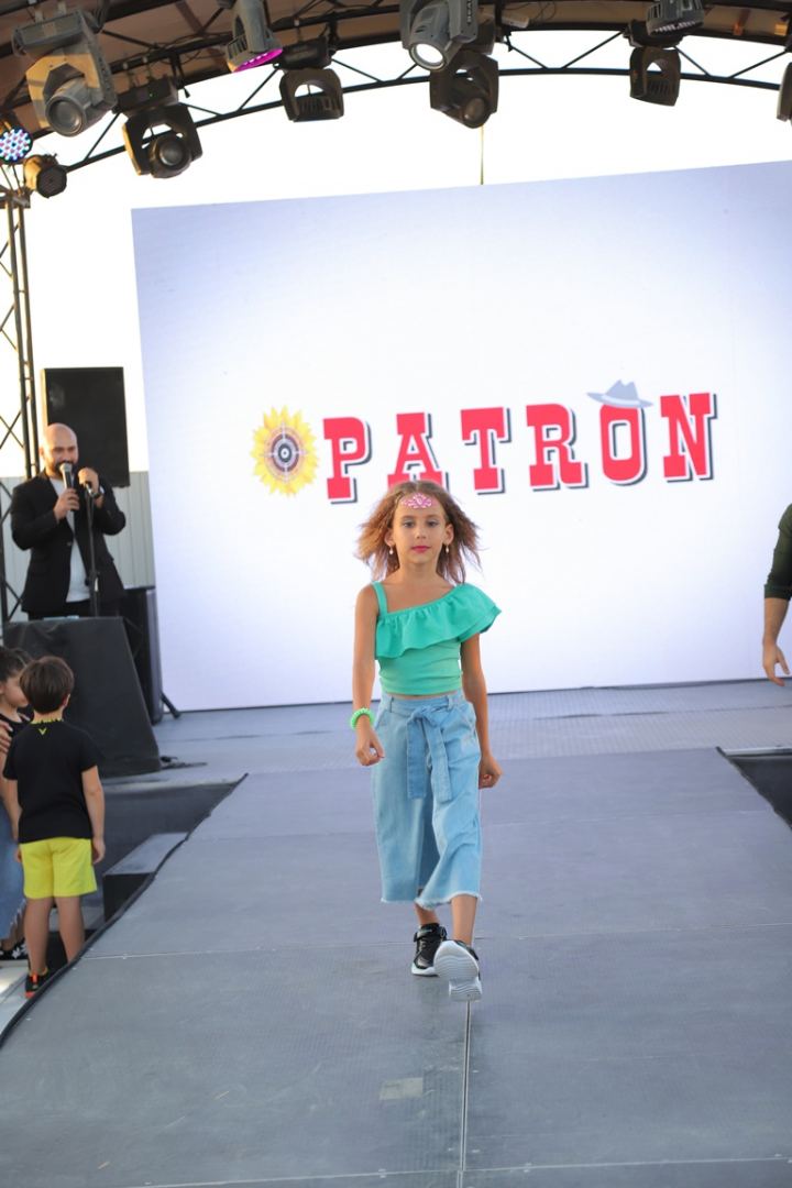 На бакинском побережье Каспия прошло модное дефиле World Fashion Kids Azerbaijan (ФОТО)