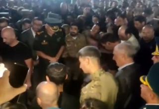 Во второй Аллее почетного захоронения в Баку проходят похороны ставших шехидами азербайджанских военнослужащих (ВИДЕО)