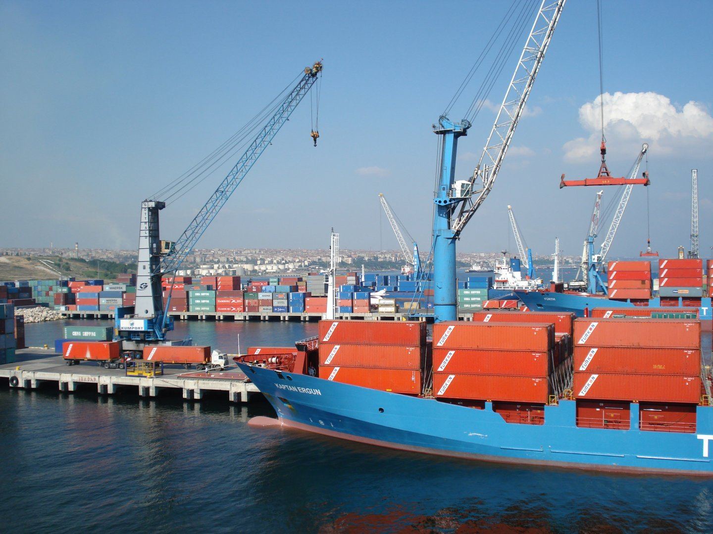 Yanvar-avqust aylarında Ambarlı limanı 12 milyondan çox yük qəbul edib