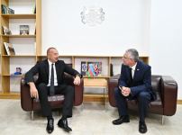 President Ilham Aliyev visits UK Embassy in Baku, offers condolences over death of Queen Elizabeth II (PHOTO)