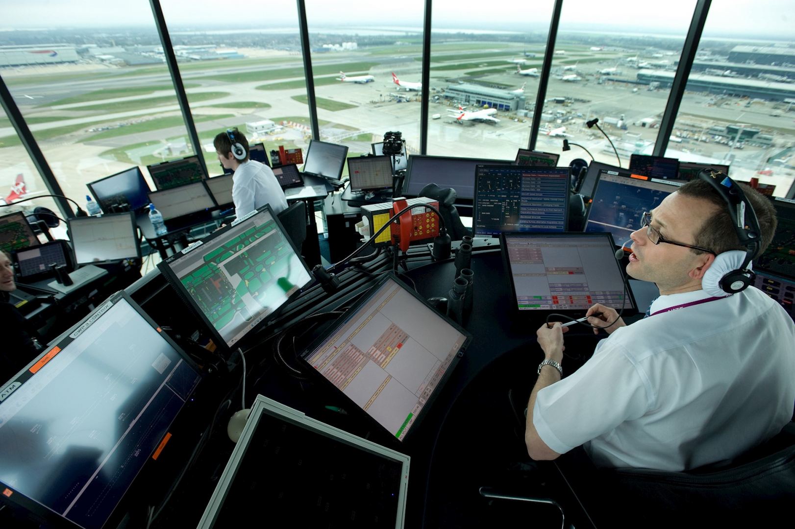 French air traffic controllers to stage strike on Friday
