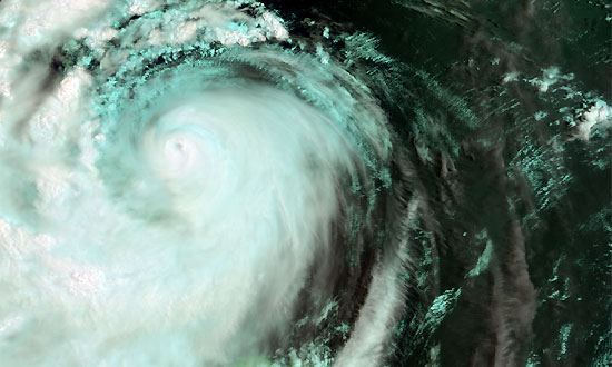 К Японии движется тайфун "Нанмадол"