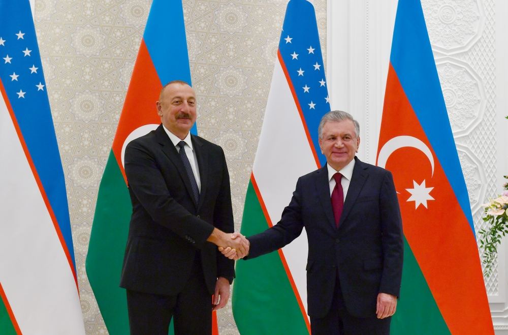 Президент Ильхам Алиев пригласил Президента Шавката Мирзиёева посетить с визитом Азербайджан